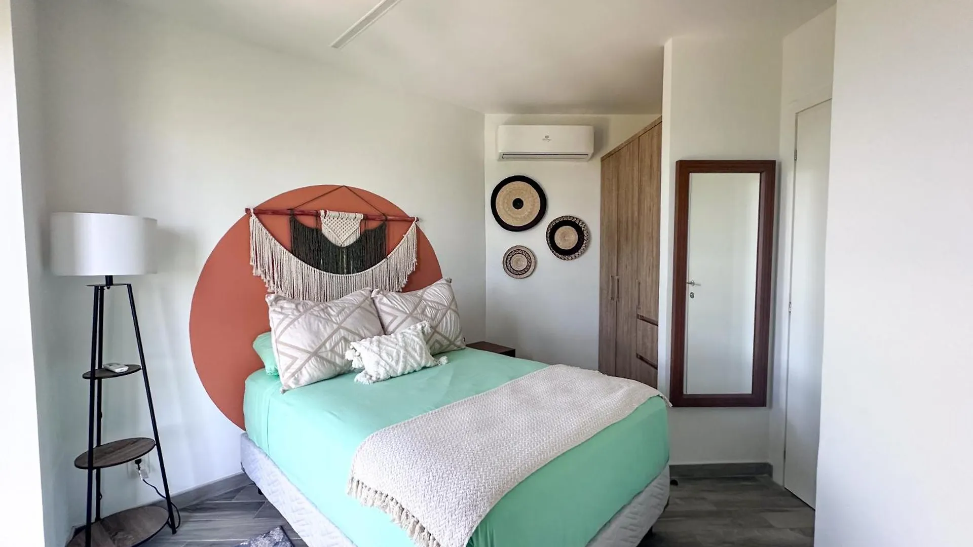 Luxurious Apartment With Charming Lake View In Merida