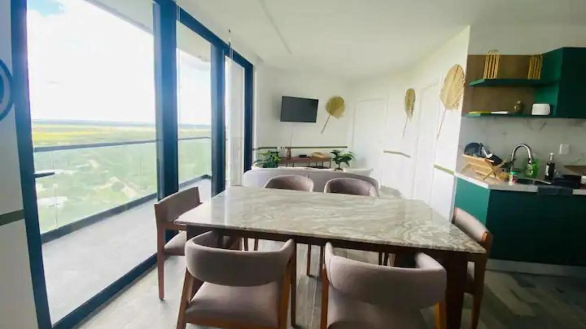 Luxurious Apartment With Charming Lake View In Merida